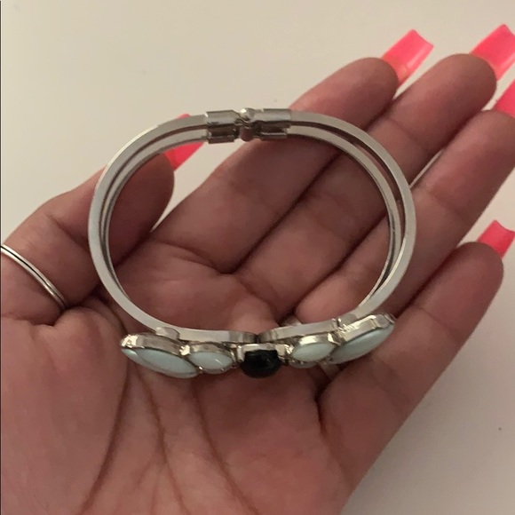 Banana republic cuff bracelet - Picture 3 of 8